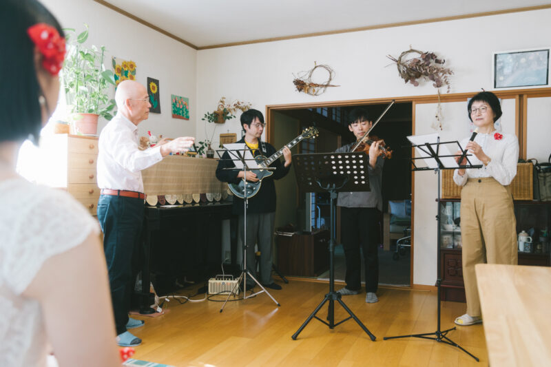 ご実家でのフォトウェディング。富山。演奏のサプライズ