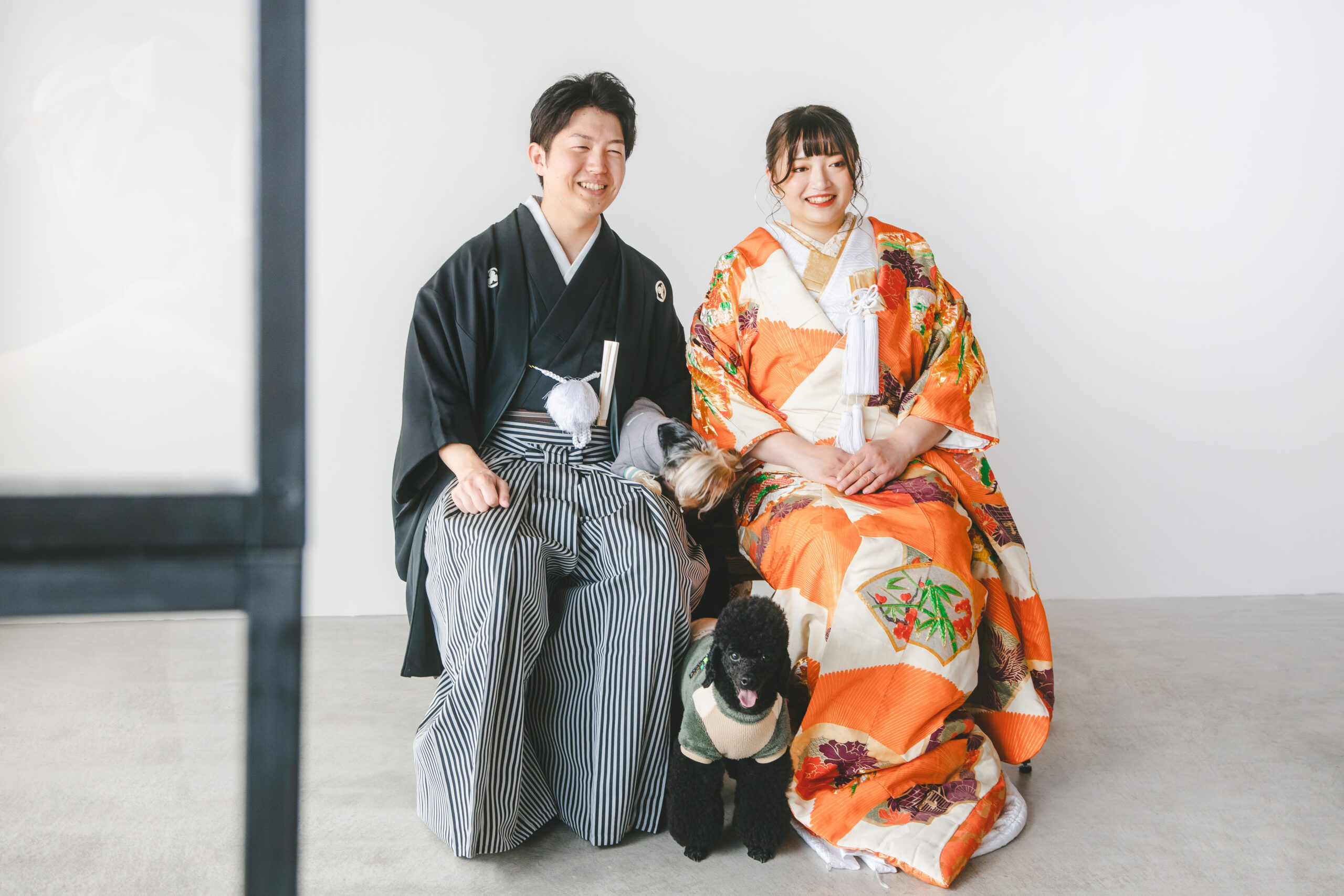 富山県射水市にあるウエディングフォトスタジオシャトンで和装スタジオフォトウェディングを愛犬と行なった新郎新婦のフォトウェディング
