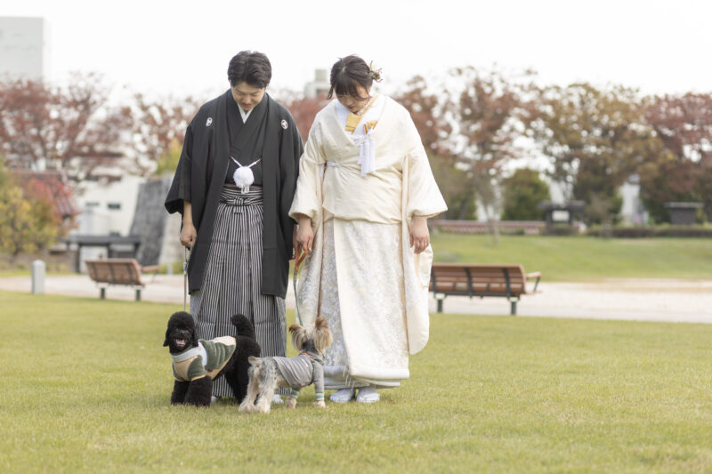 富山県射水市にあるウエディングフォトスタジオシャトンで行った、愛犬と一緒に撮影を行った時のお写真