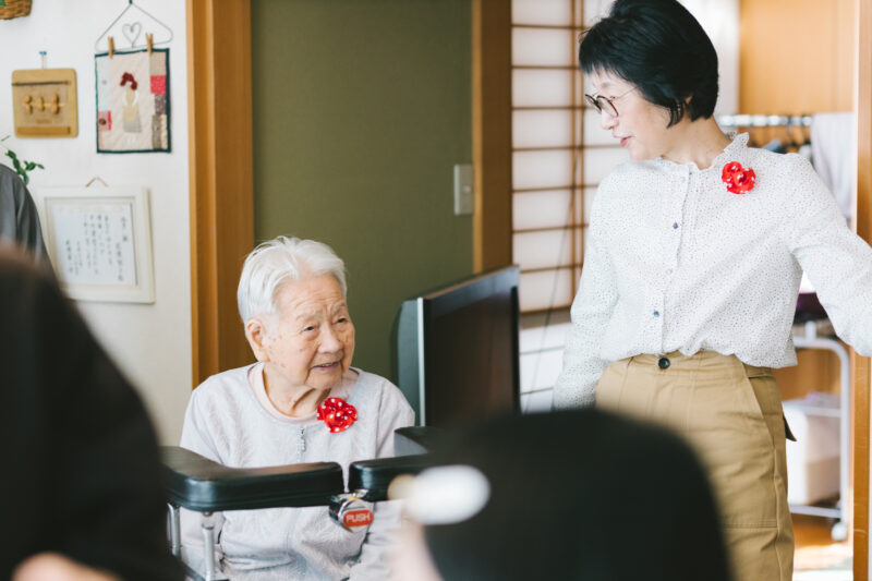 富山県射水市にあるウエディングフォトスタジオシャトンで行った小さな結婚式に出席されたおばあ様のお写真