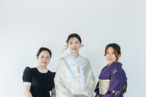 富山県射水市にあるウエディングフォトスタジオシャトンで行った姉妹3人で撮影するファミリーフォトウェディング