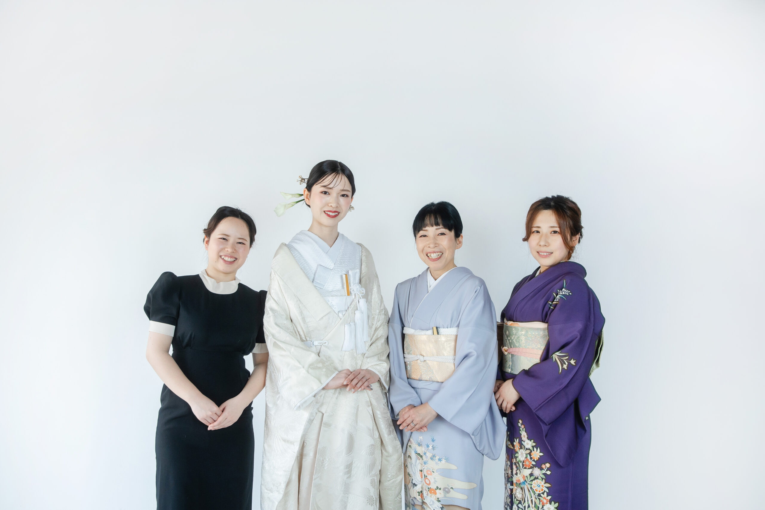 富山県射水市にあるウエディングフォトスタジオシャトンで行った親子と姉妹で撮影するファミリーフォトウェディング