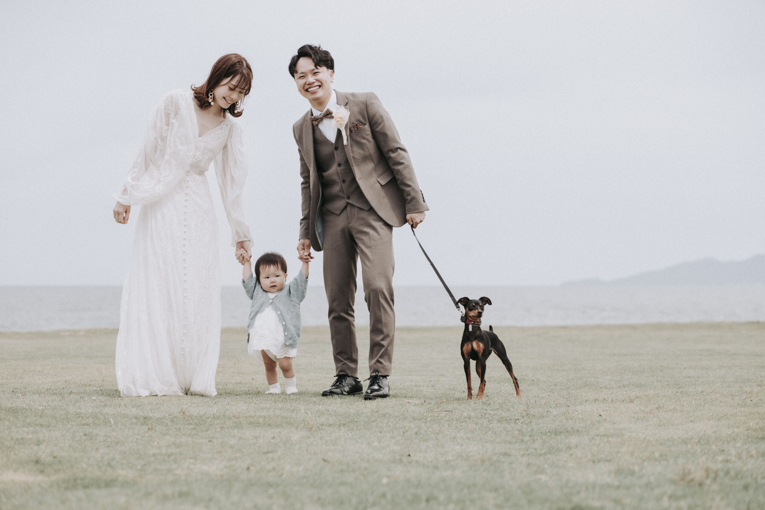 富山県射水市にあるウエディングフォトスタジオシャトンで行った親子で愛犬と撮影するファミリーフォトウェディング