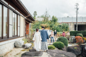 富山県射水市にあるウエディングフォトスタジオシャトンで行った親子と親戚で撮影するファミリーフォトウェディング