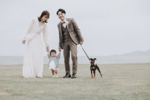 富山県射水市にあるウエディングフォトスタジオシャトンで行った愛犬と撮影するファミリーフォトウェディング