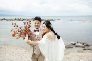 富山県射水市にあるウエディングフォトスタジオシャトンで行った新郎新婦の洋装ロケーションフォトウェディング