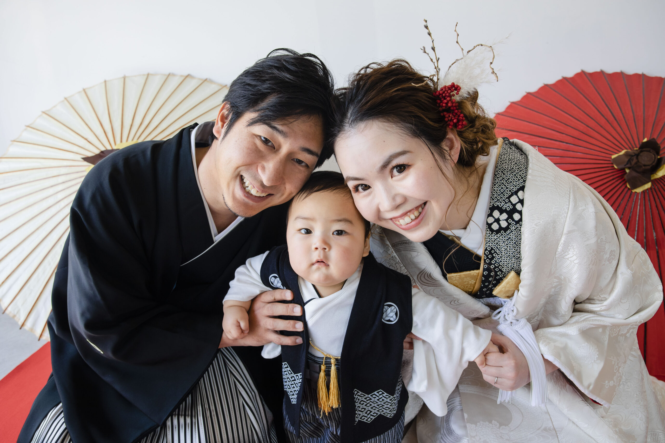 富山県射水市にあるウエディングフォトスタジオシャトンで行った新郎新婦と子供との和装ファミリーフォトウェディング