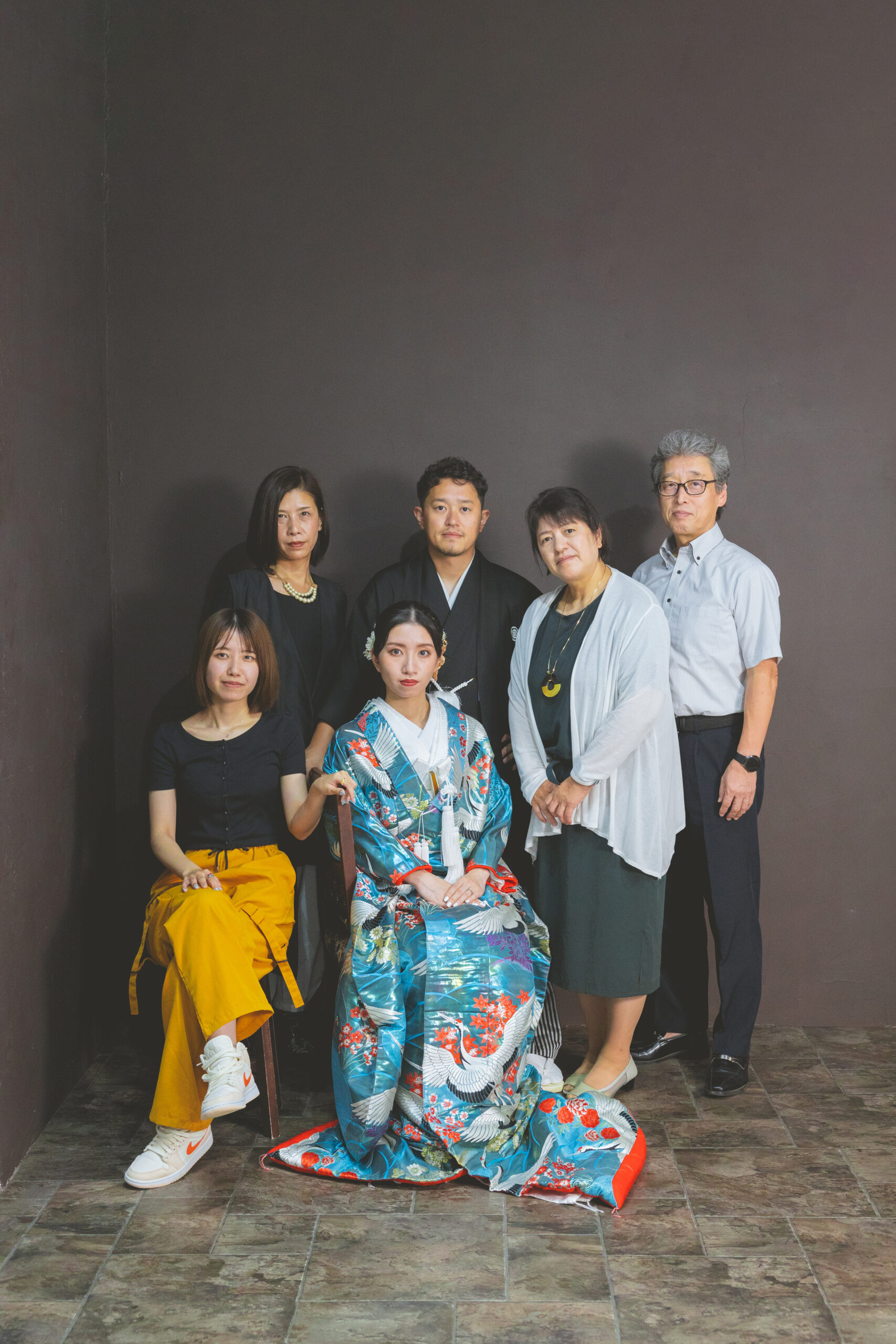 富山県射水市にあるウエディングフォトスタジオシャトンで行った新郎新婦と家族で撮影したファミリーフォトウェディング