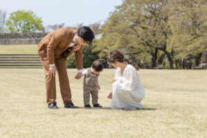 富山県射水市にあるウエディングフォトスタジオシャトンで行った新郎新婦と子供で撮影したファミリーフォトウェディング