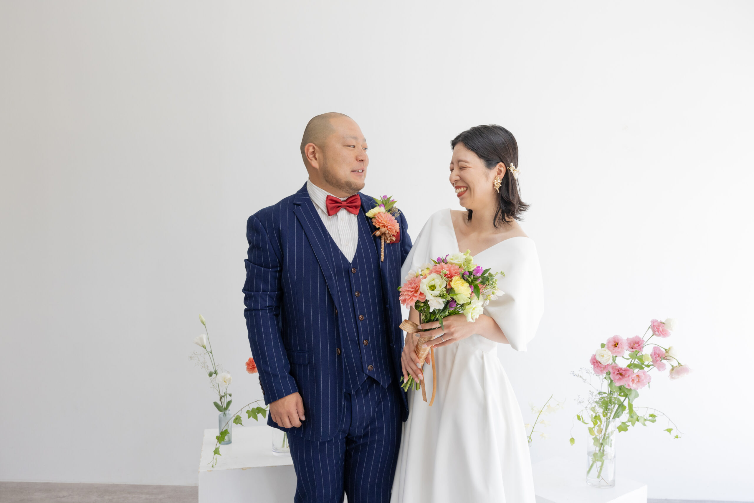 富山県射水市にあるウエディングフォトスタジオシャトンで行った新郎新婦がスタジオで撮影したフォトウェディング