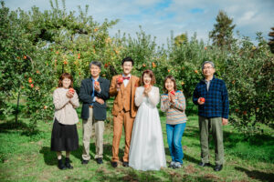 富山県射水市にあるウエディングフォトスタジオシャトンで行った新郎新婦と子供で撮影したファミリーフォトウェディング